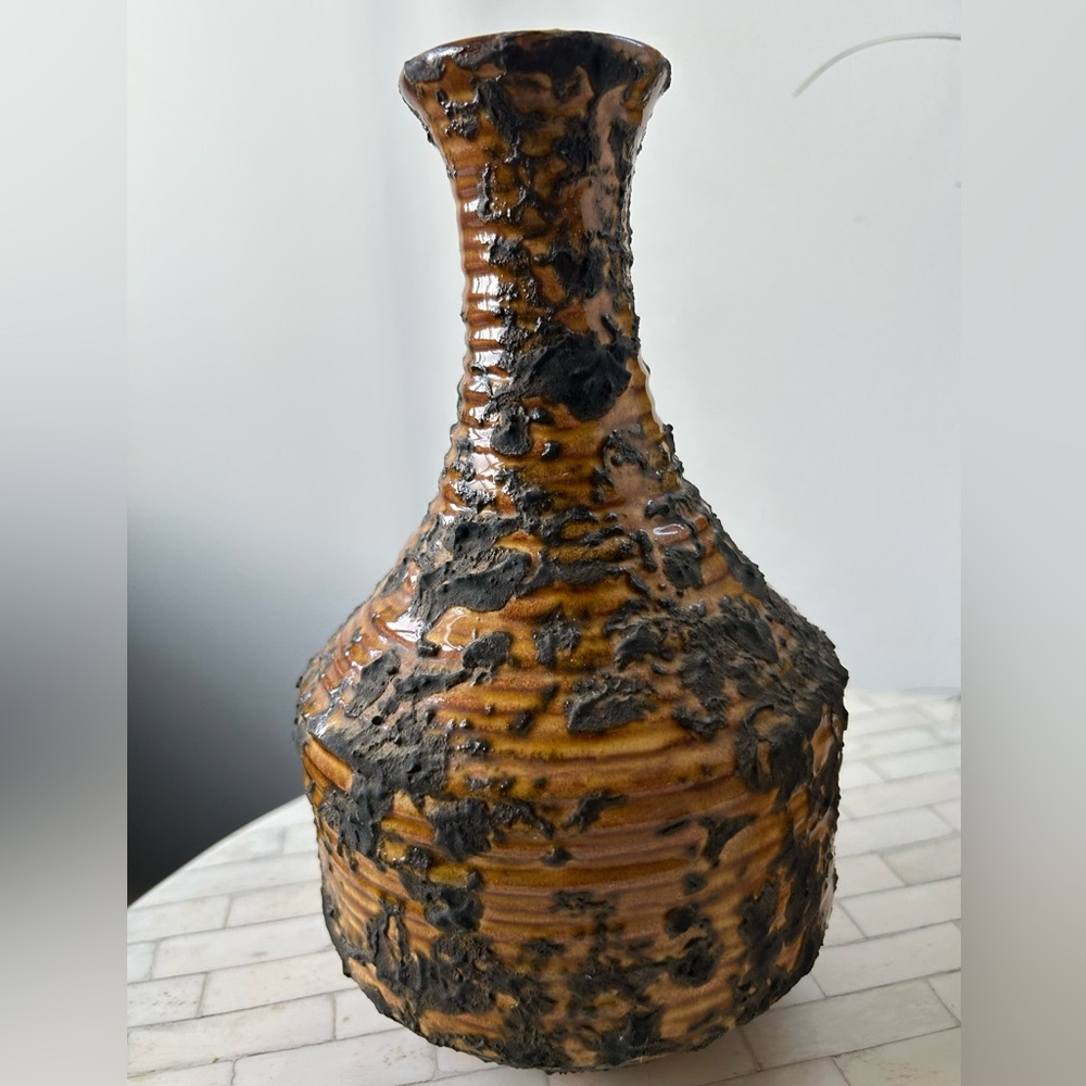 Vintage Laurentian Lava Glaze Vase 9 in h, 5 inch base w. Original
Markers Label
